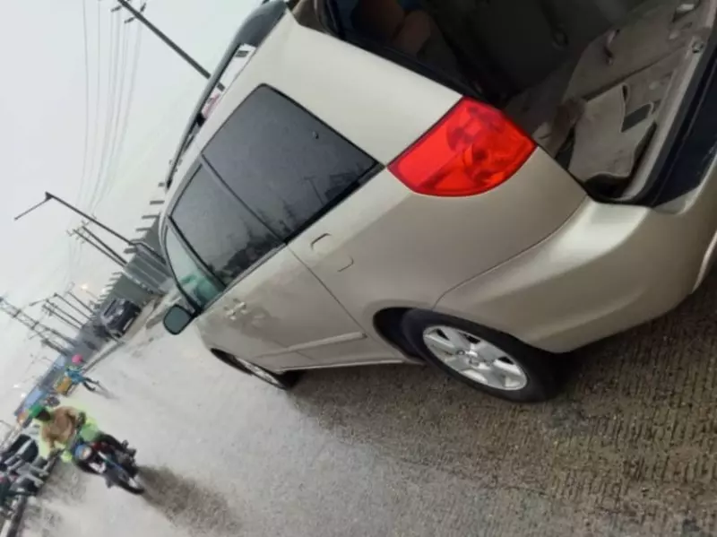 TOYOTA Sienna   - 2010