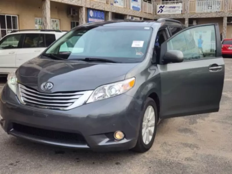 Toyota Sienna   - 2012