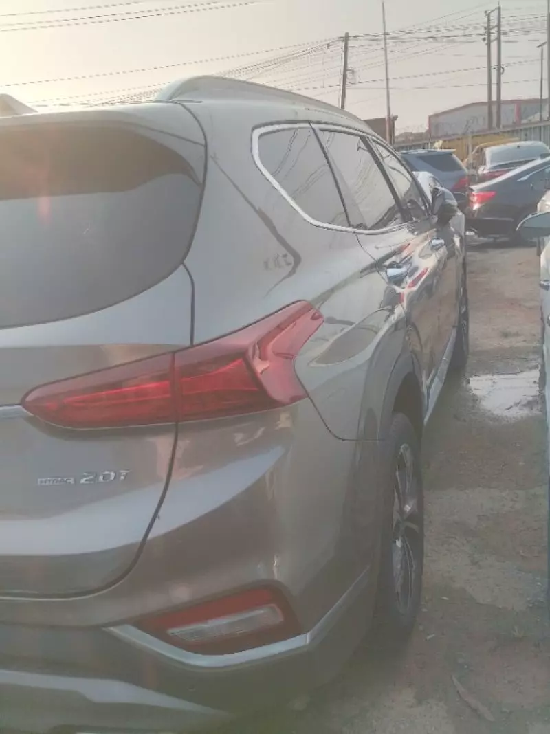 Hyundai Santa Fe   - 2019