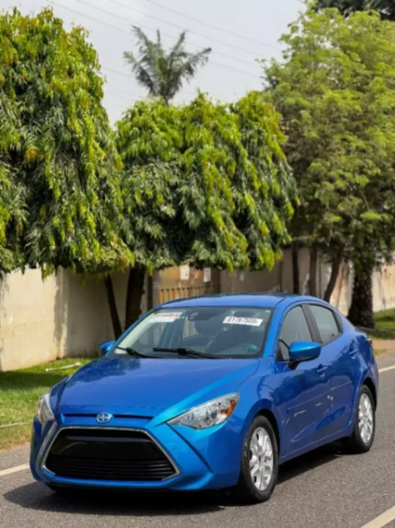 Toyota Yaris   - 2016