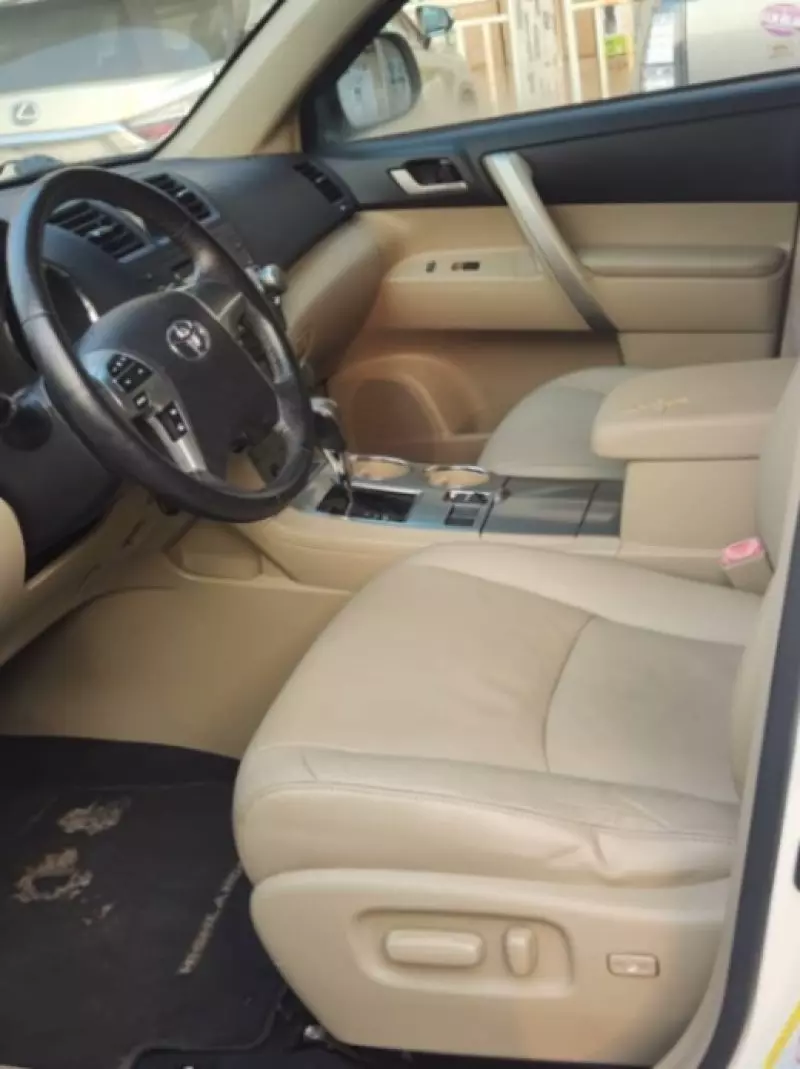 Toyota Highlander   - 2011