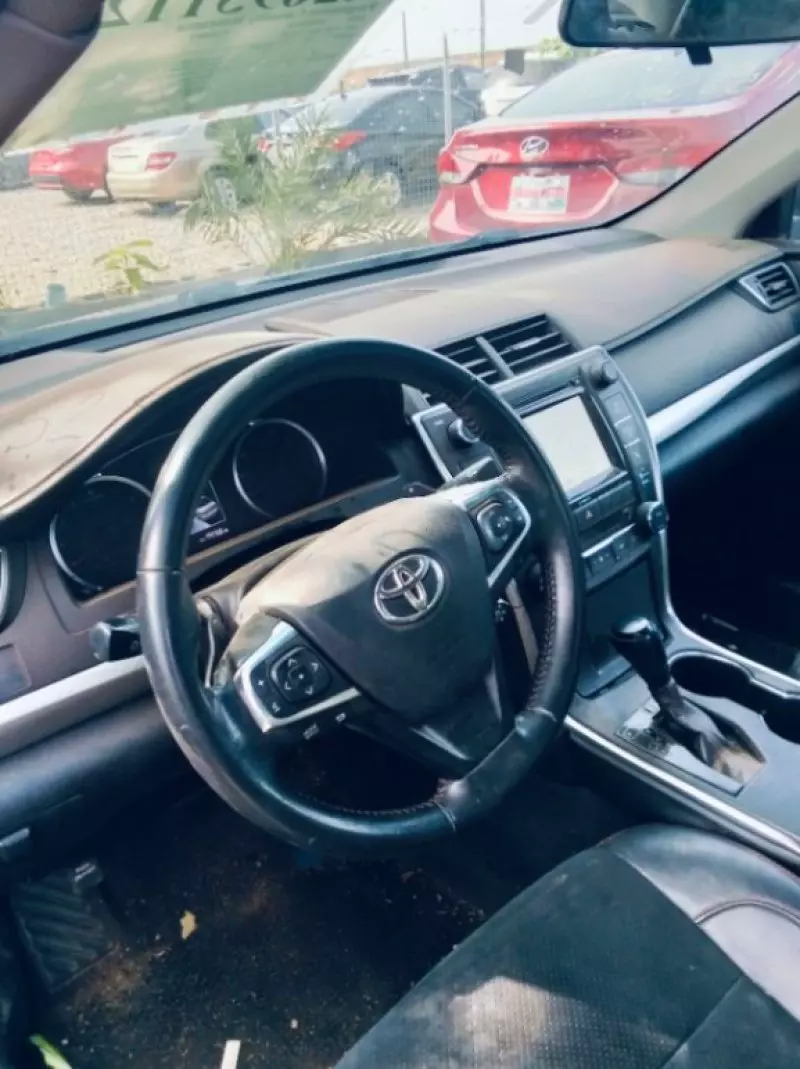 Toyota Camry   - 2016