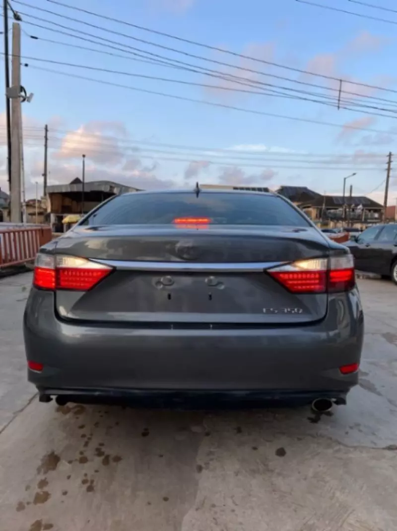 Lexus ES   - 2015