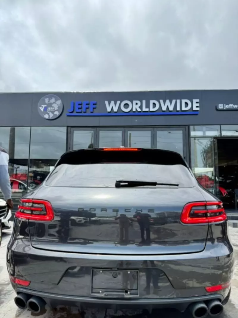PORSCHE Macan   - 2017