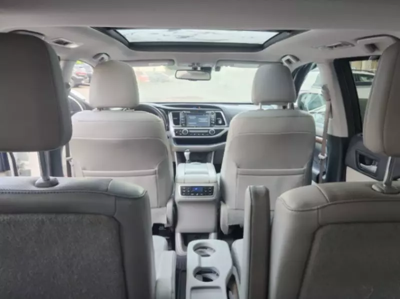 Toyota Highlander   - 2016