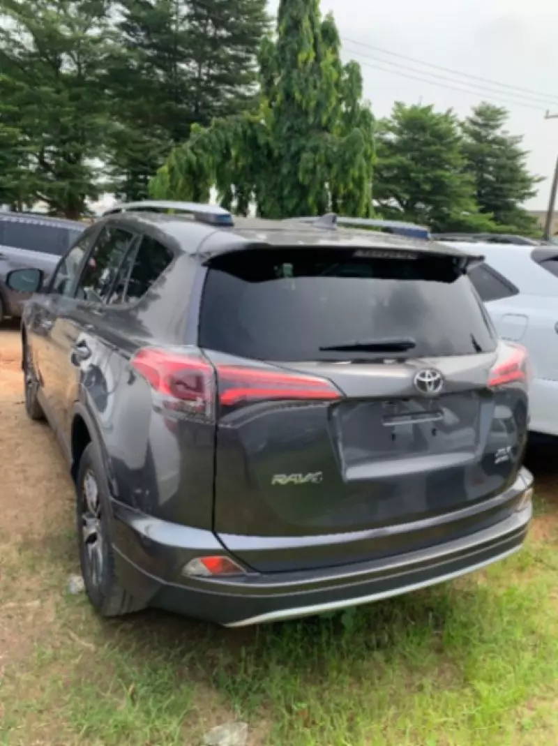 Toyota RAV 4   - 2017