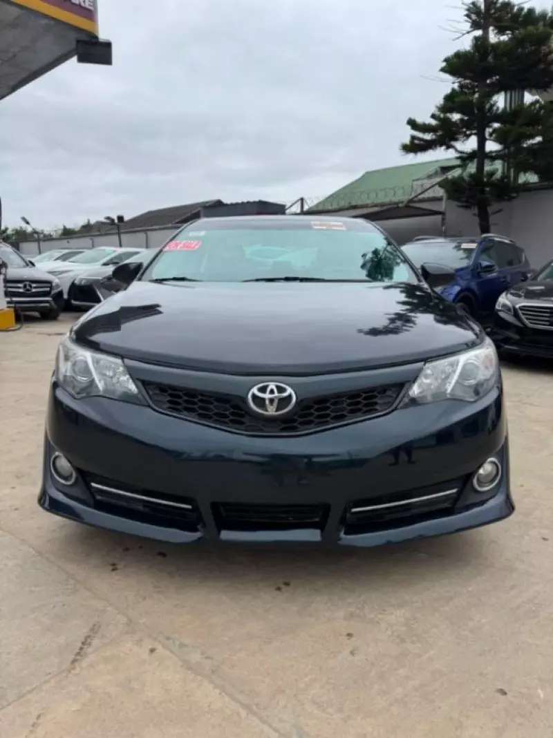 TOYOTA Camry   - 2013
