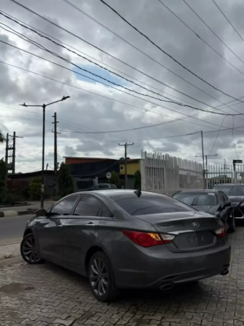 Hyundai Sonata   - 2013