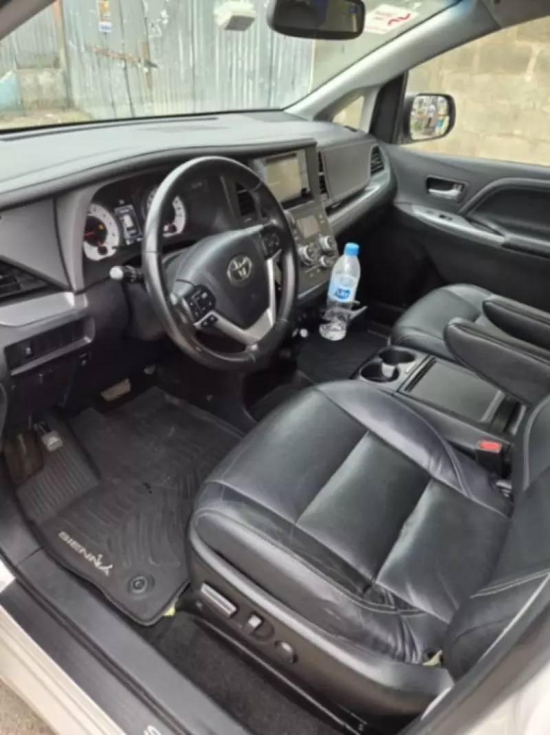 Toyota Sienna   - 2015