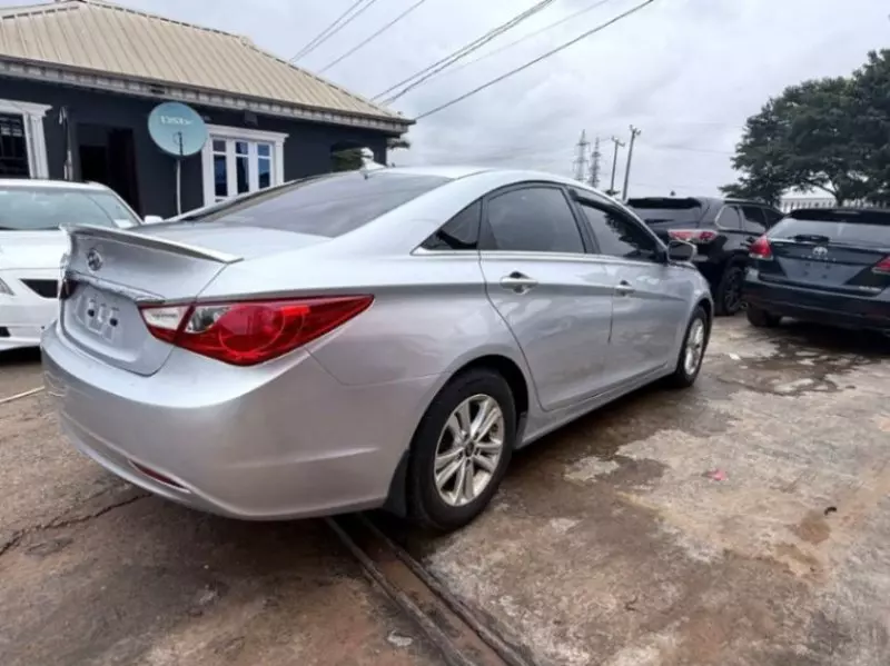 Hyundai Sonata   - 2013