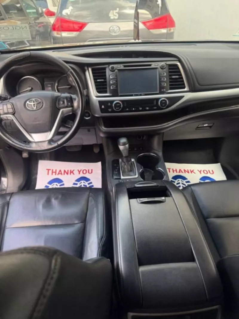 Toyota Highlander   - 2016