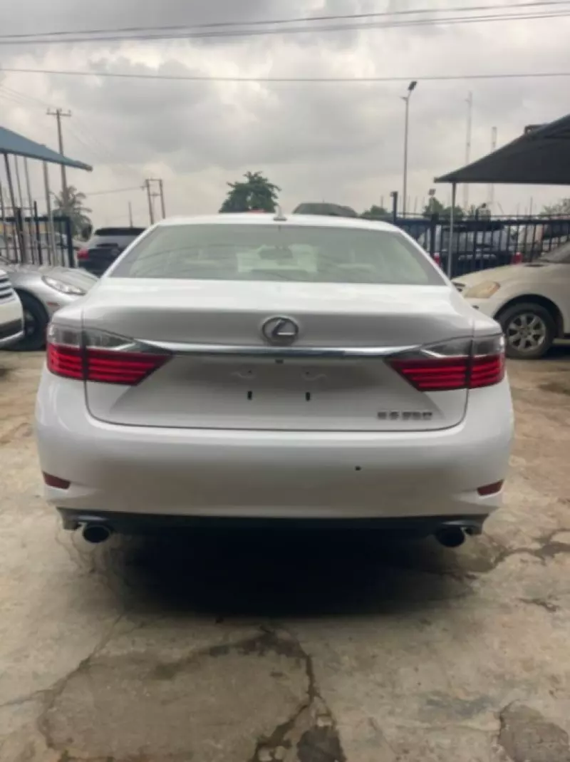 Lexus ES   - 2013