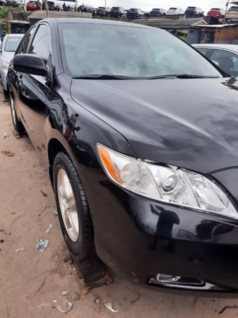 Toyota Camry   - 2009