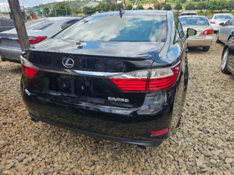 Lexus ES   - 2015