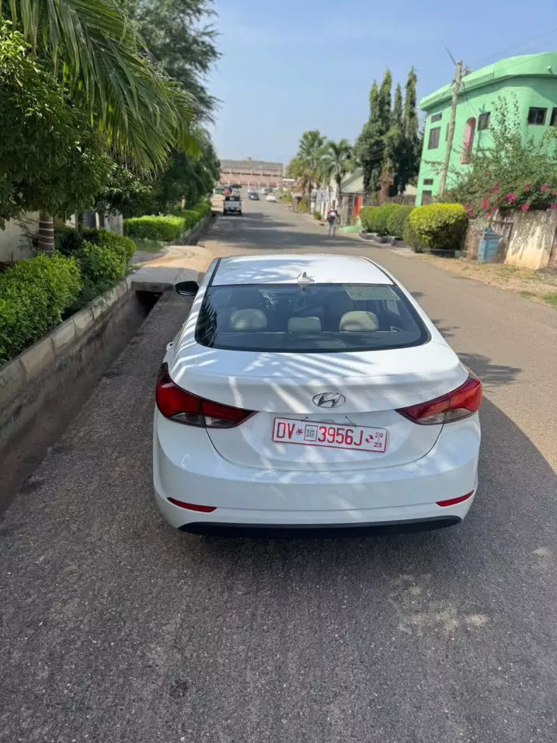 Hyundai Elantra - 2016