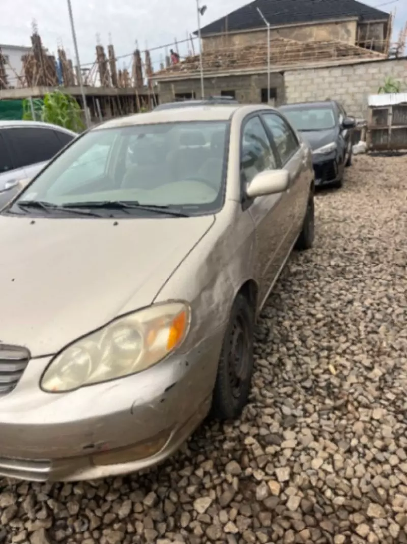 TOYOTA Corolla - 2004
