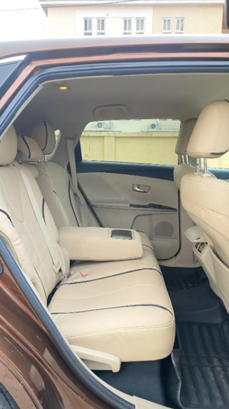 Toyota Venza   - 2013