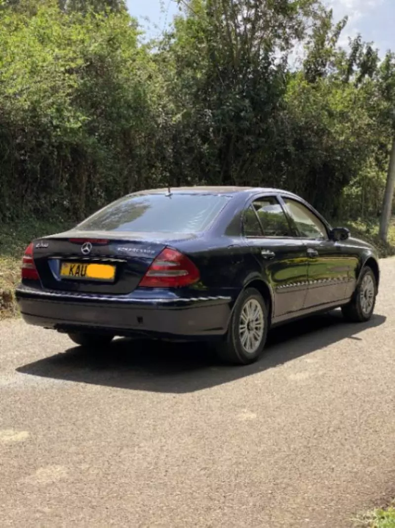 Mercedes-Benz E 200   - 2005