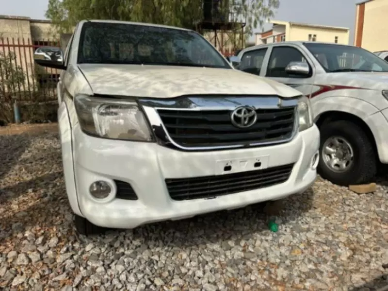 Toyota Hilux   - 2011