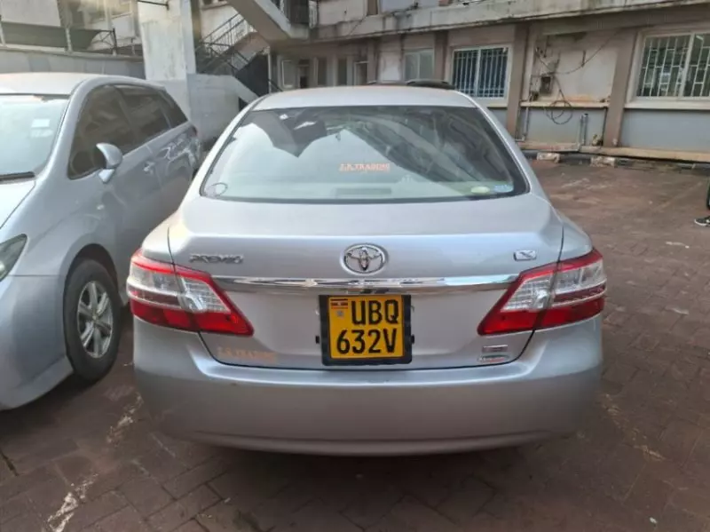 TOYOTA Premio    - 2010