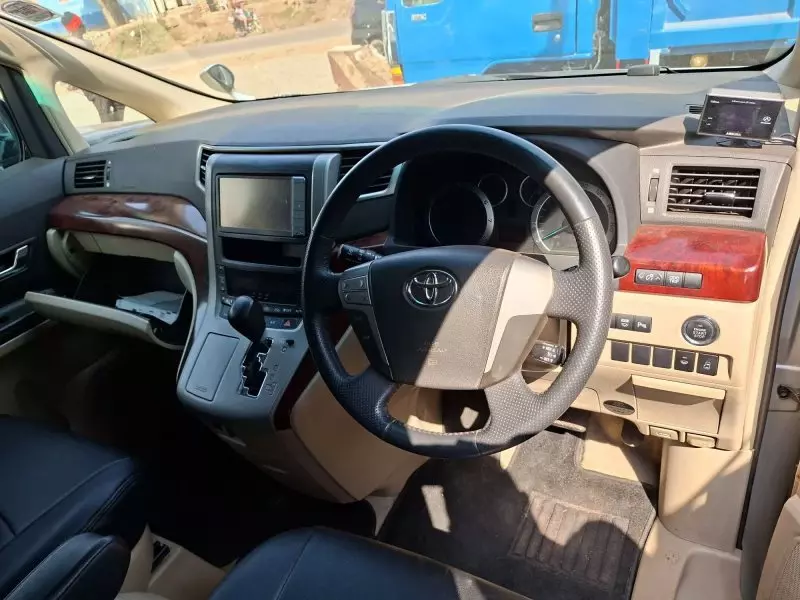 Toyota Alphard   - 2010
