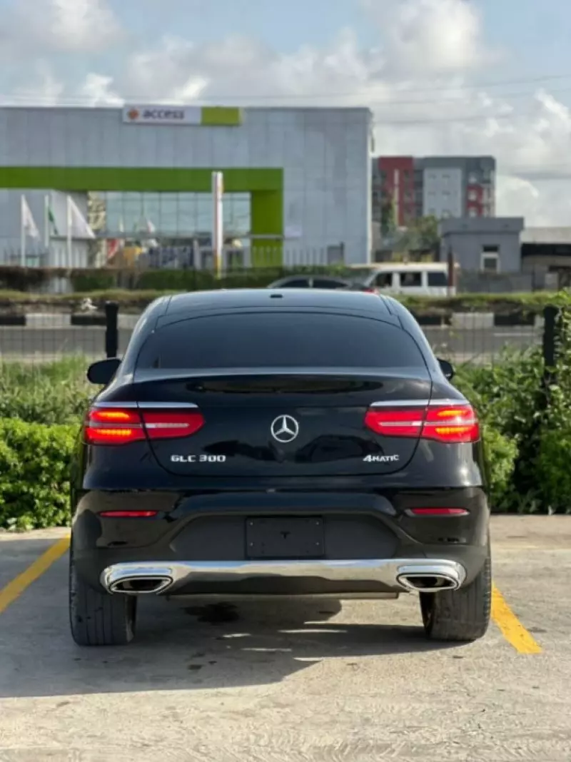 Mercedes-Benz GLC 300   - 2017