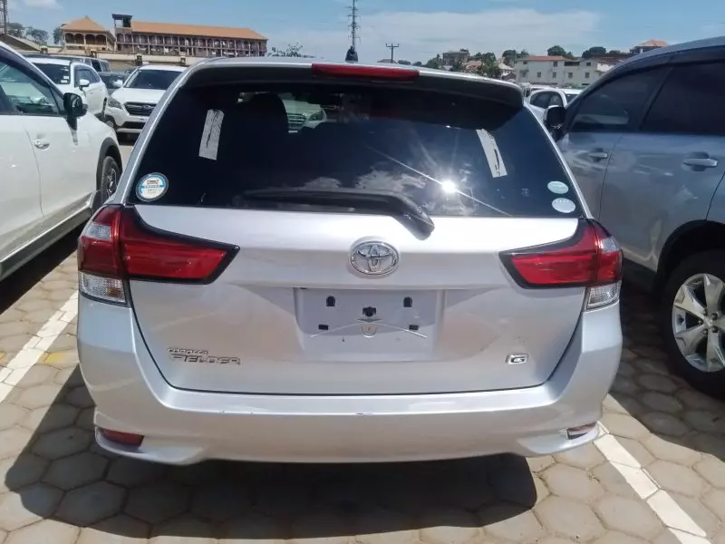 Toyota Fielder    - 2016