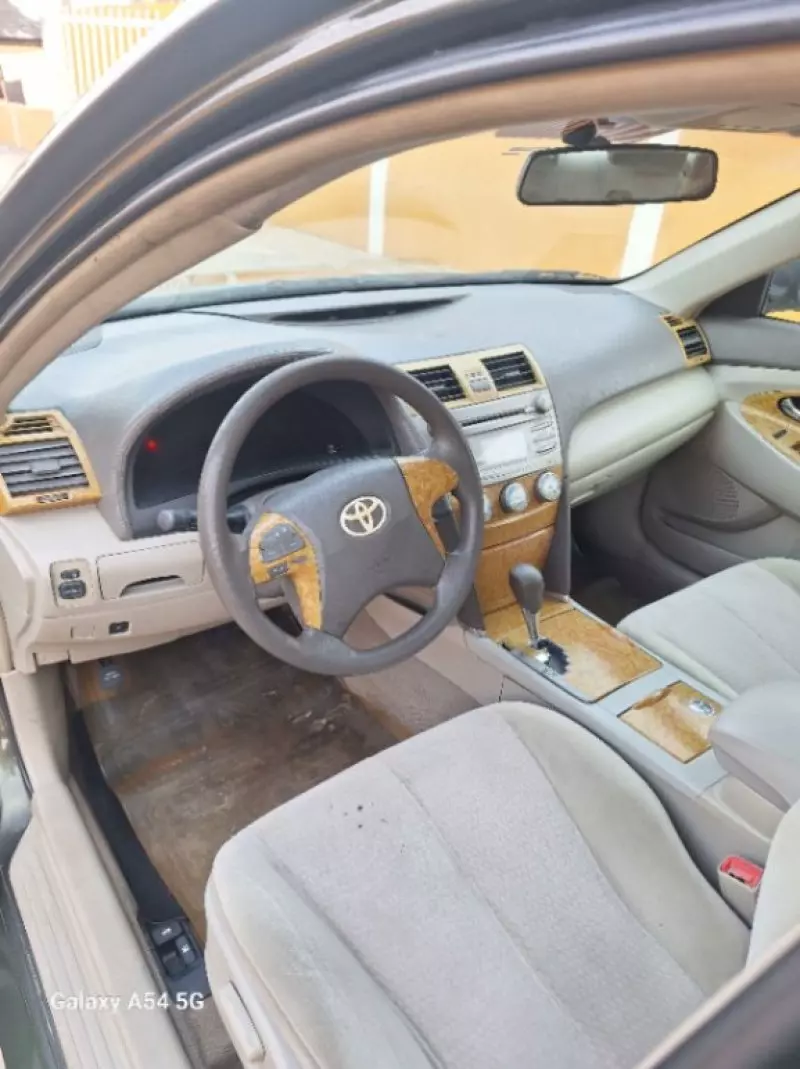 Toyota Camry   - 2011
