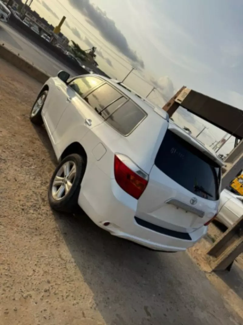 Toyota Highlander   - 2010