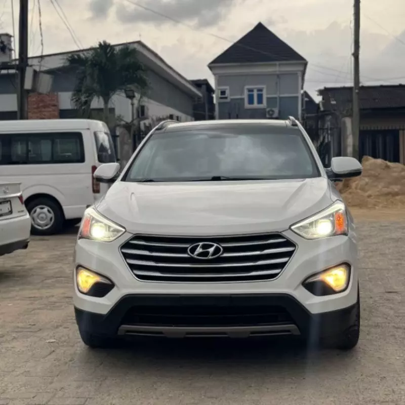 Hyundai Santa Fe   - 2015