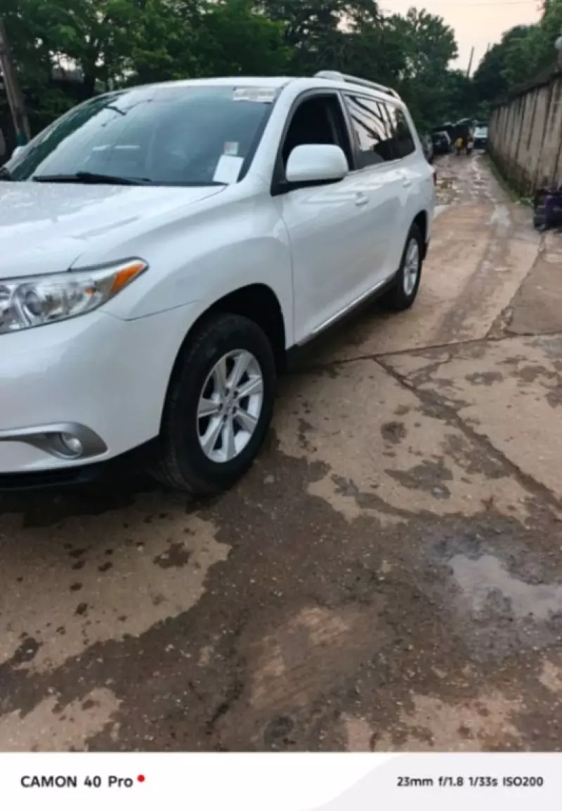Toyota Highlander   - 2012