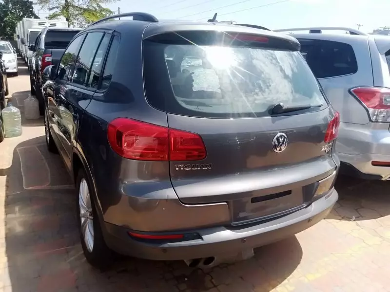 Volkswagen Tiguan   - 2013