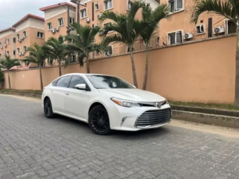 Toyota Avalon   - 2016