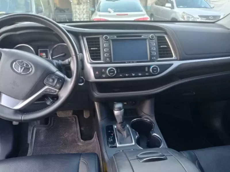 Toyota Highlander   - 2019