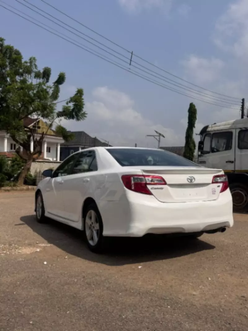 Toyota Camry   - 2012