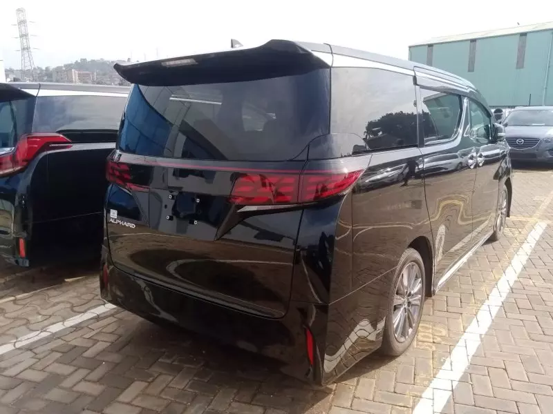 Toyota Alphard   - 2021