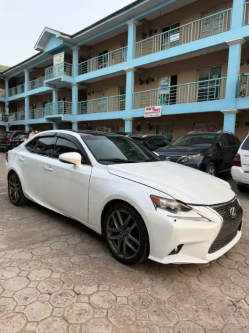 Lexus IS   - 2015