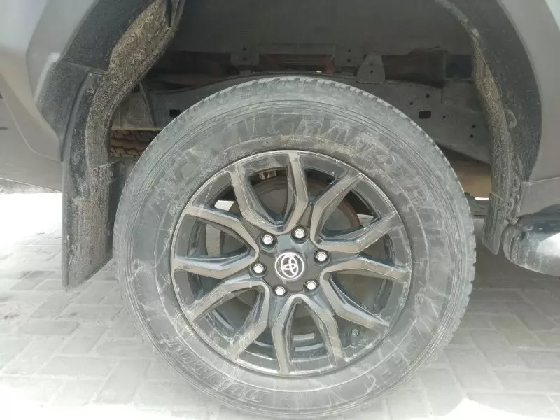 TOYOTA Hilux    - 2023