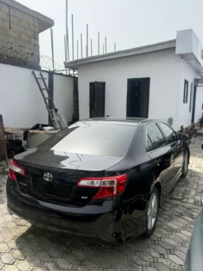 Toyota Camry   - 2013