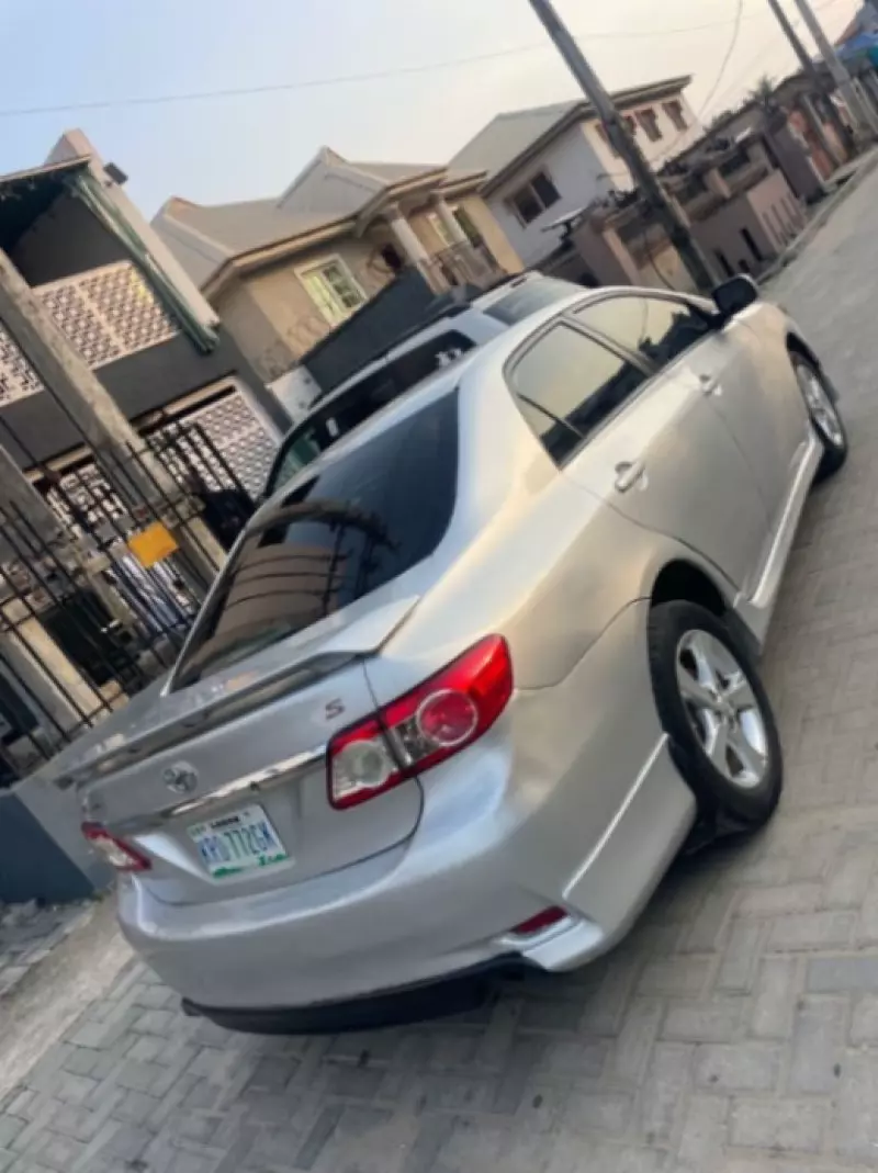 Toyota Corolla   - 2013