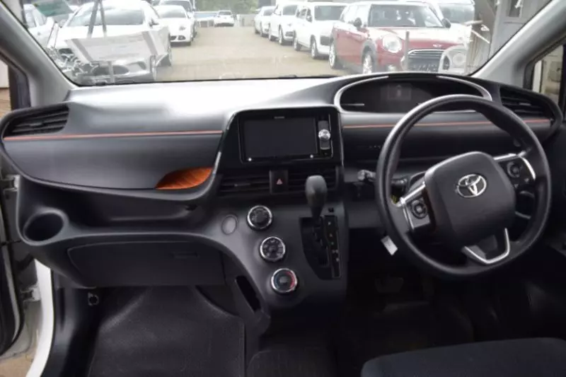 Toyota Sienta   - 2018