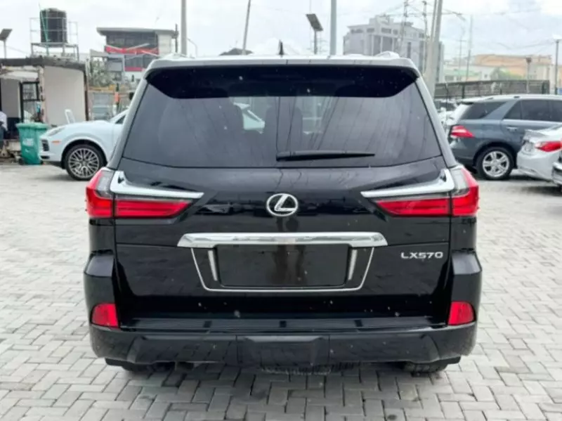 Lexus LX 570   - 2018