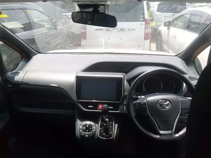 Toyota Noah - 2016