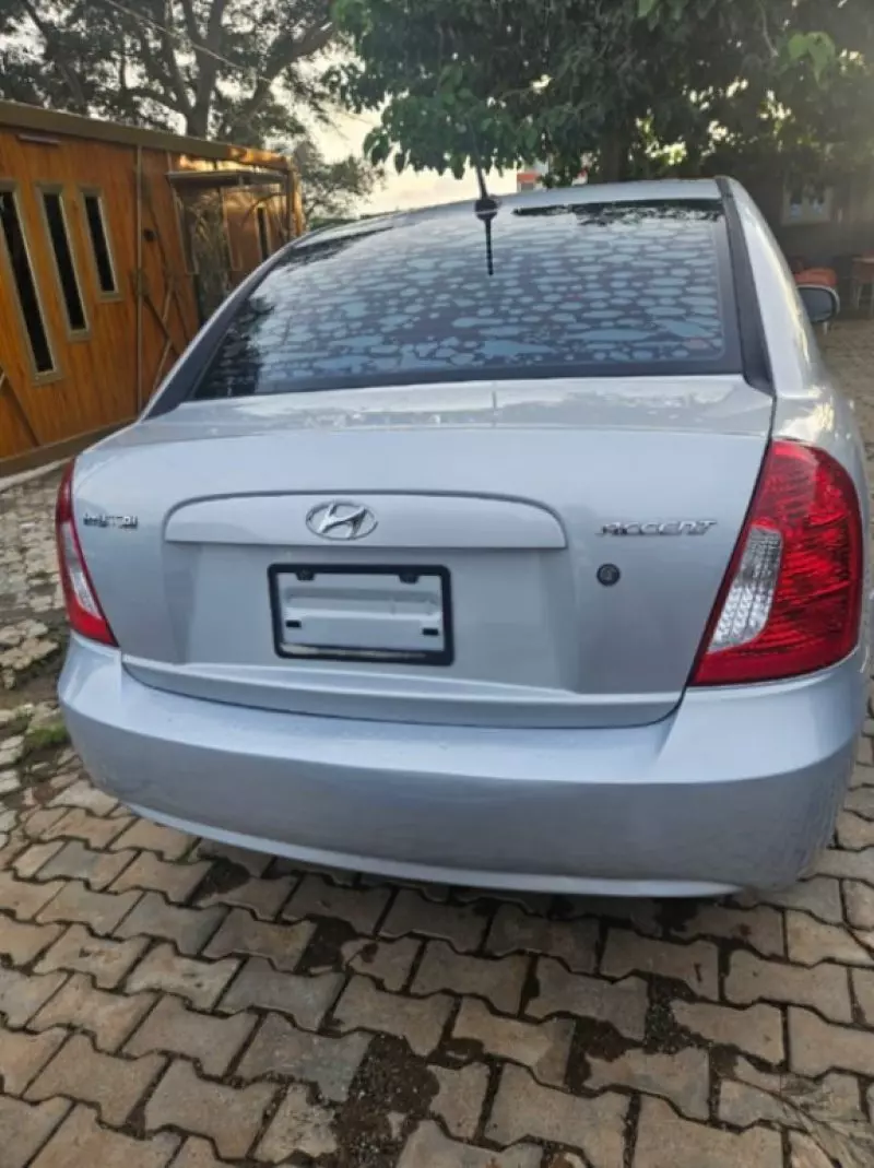 Hyundai Accent   - 2011