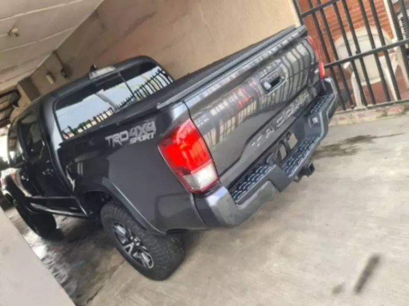 TOYOTA Tacoma   - 2018