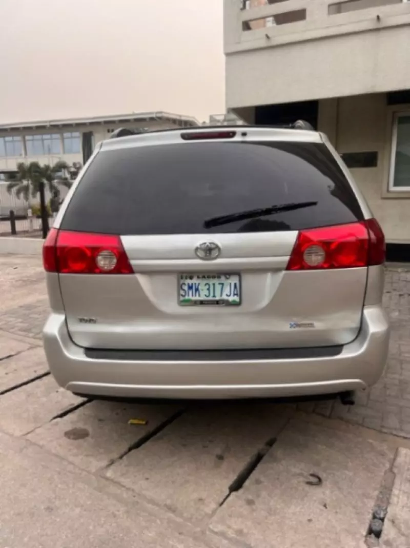 Toyota Sienna   - 2007