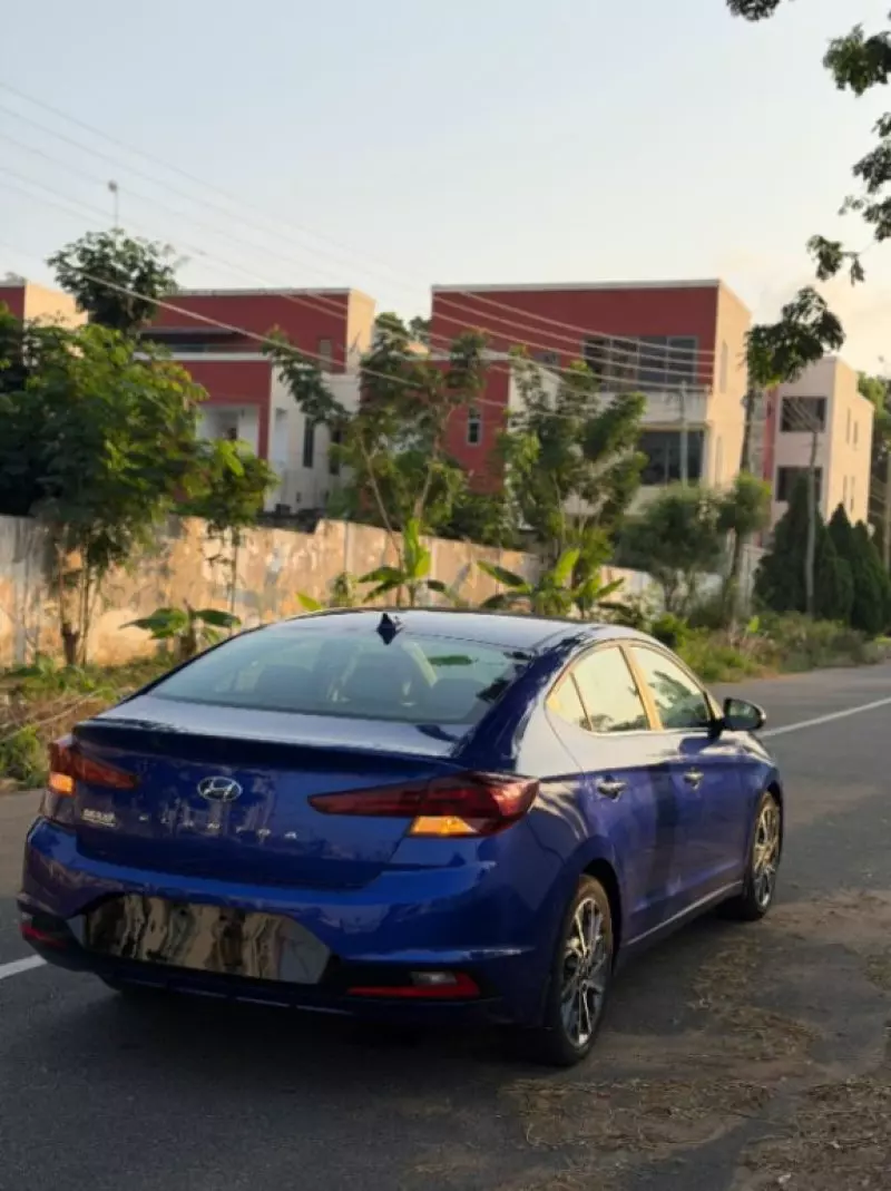 Hyundai Elantra   - 2020