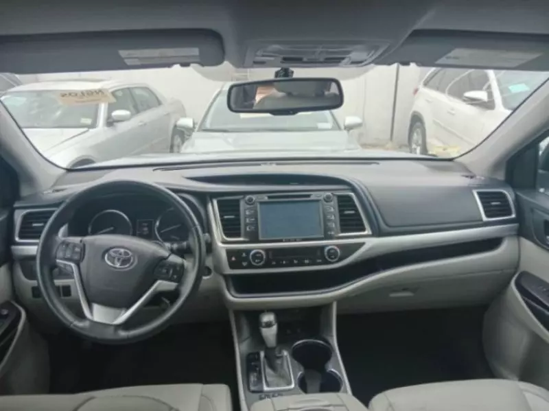 Toyota Highlander   - 2016