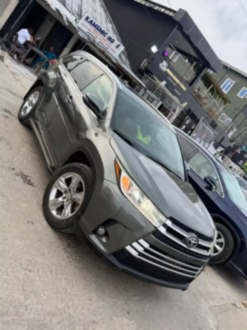 Toyota Highlander   - 2015