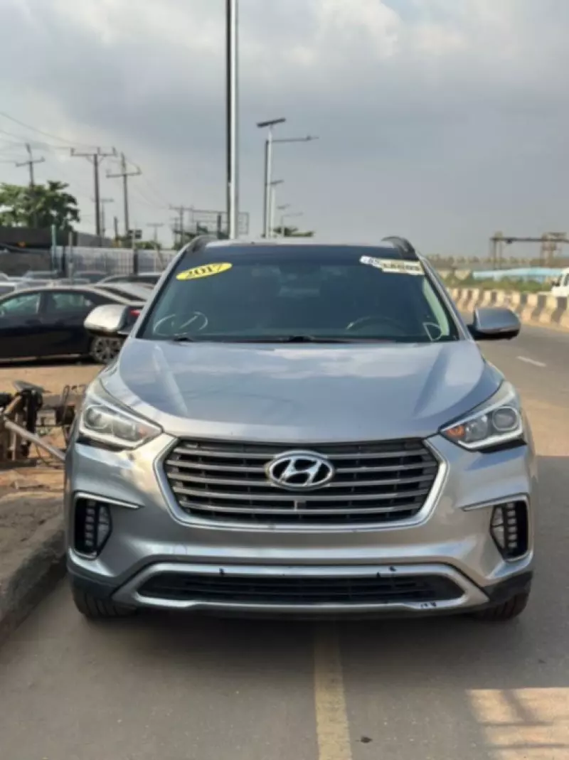 Hyundai Santa Fe   - 2017